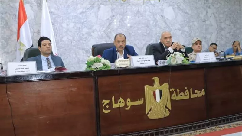 محافظ سوهاج يشدد على تقديم أفضل مستوى من الخدمات للمواطنين