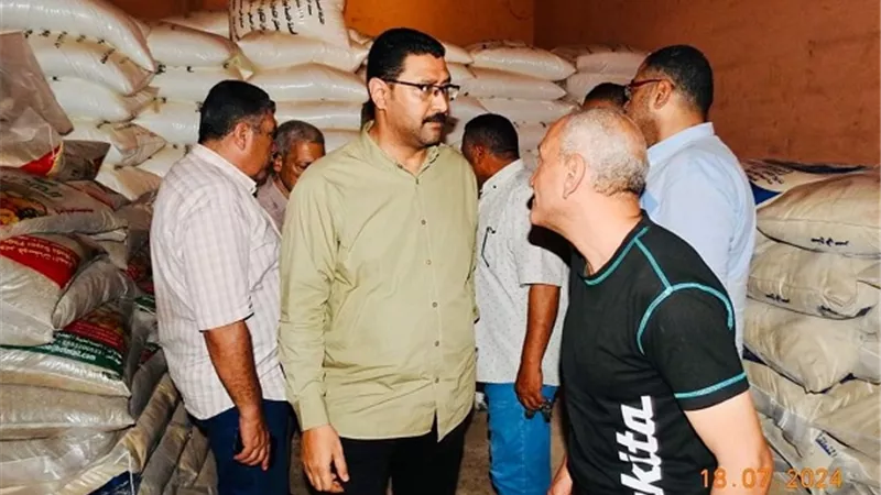 مدير زراعة المنيا يوجه بسرعة صرف الأسمدة للمزارعين-صور