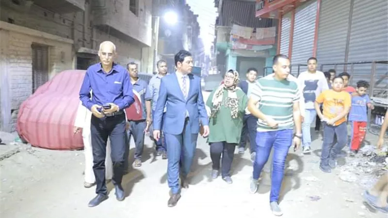 نائب المحافظ يقود حملة للنظافة ورفع الاشغالات بنطاق حي غرب سوهاج