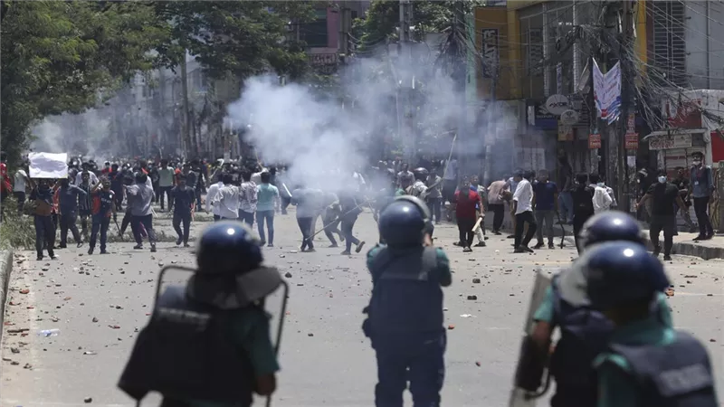 إصابة 104 شرطة و30 صحفيا باشتباكات عنيفة في بنجلاديش