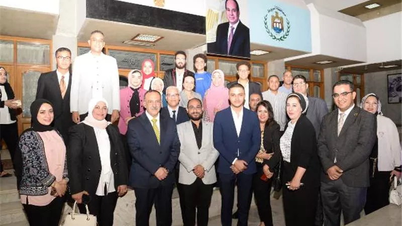 محافظ أسيوط يلتقي 