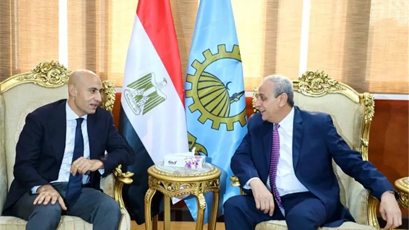 عجز المعلمين والكثافات الطلابية .. ملفات يناقشها وزير التعليم بالغربية