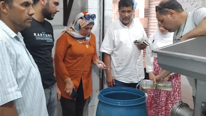 تحرير محاضر للمحلات والمطاعم والفنادق المخالفة بمطروح