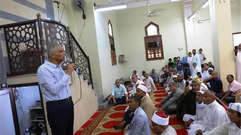 محافظ أسوان يستمع لمطالب وإحتياجات أهالى نصر النوبة