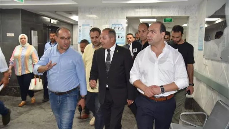 محافظ بورسعيد يتفقد مستشفى 30 يونيو بعد السيطرة علي تسريب إسطوانة