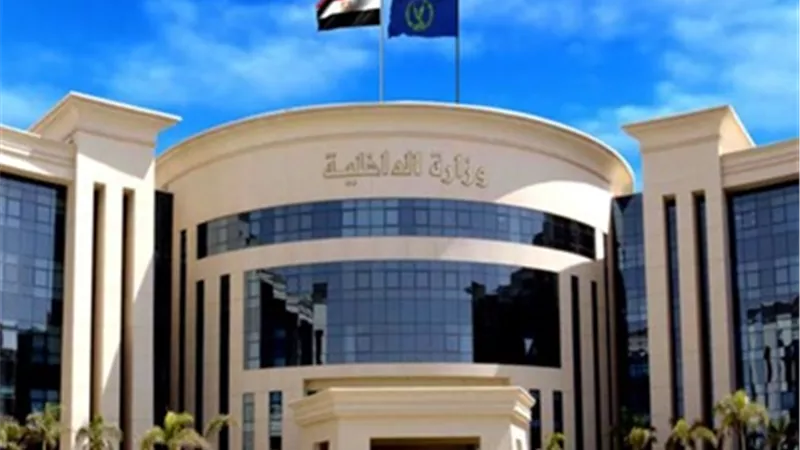 تفاصيل اتخاذ أمين شرطة الإجراءات القانونية تجاة سيدة للتشهير به
