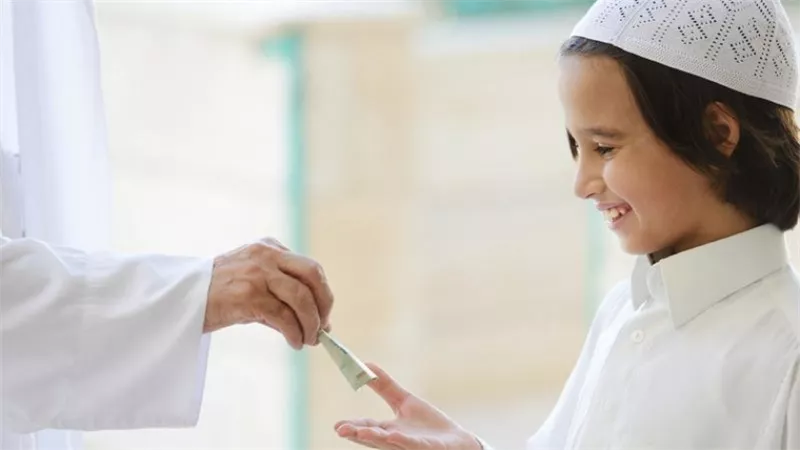 حكم إعطاء الأبناء المال لتشجيعهم على الصلاة