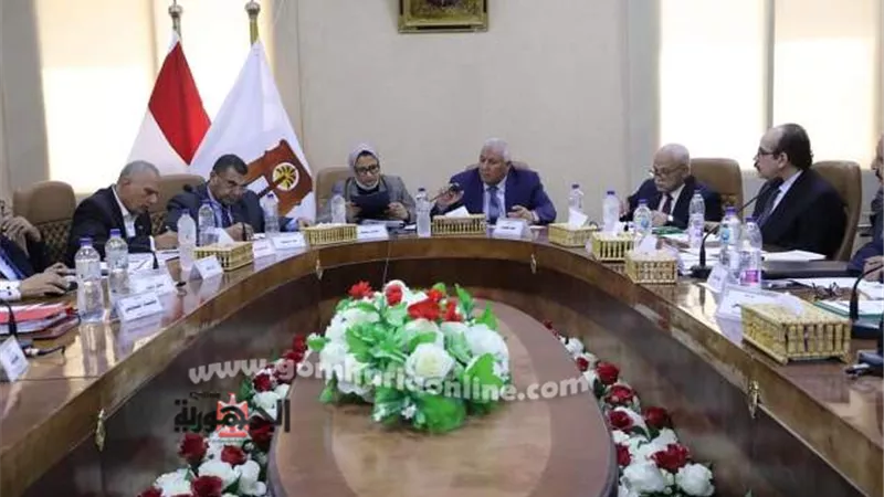 محافظ الوادي الجديد يوجه بسحب وطرح الاراضي وتخفيض ايجار الفدان