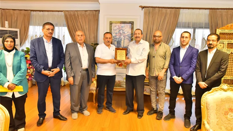 محافظ أسيوط يستقبل نقيب الأطباء البيطريين