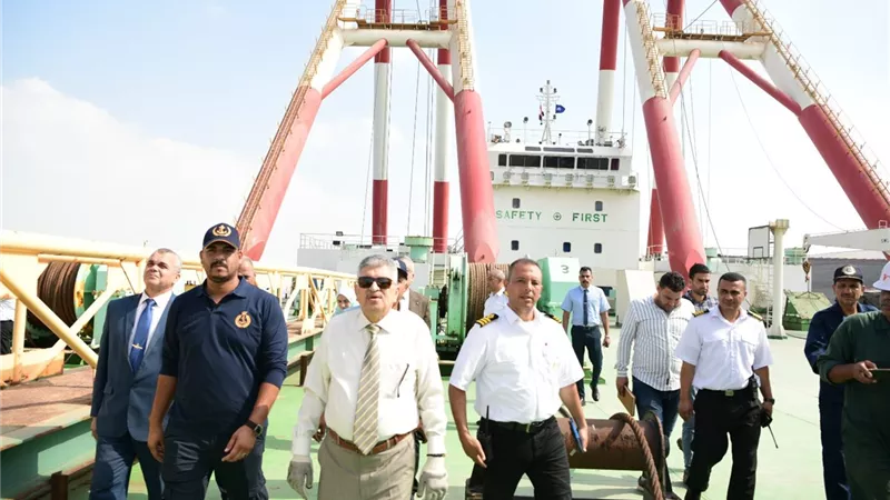 الفريق ربيع :نواصل استراتيجية تحديث الأسطول البحرى لقناة السويس