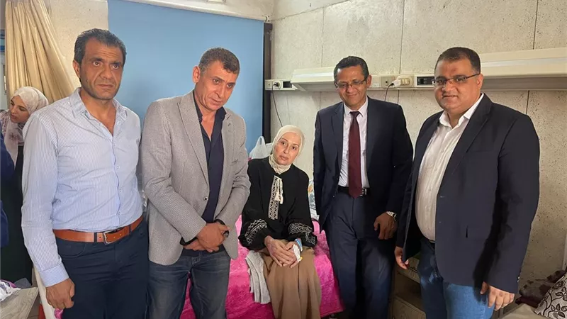 نقيب الصحفيين يزور الزميلة الفلسطينية الجريحة رولا الدرة