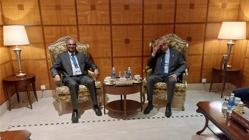 نائب وزير إلاسكان يستعرض من ليبيا تنفيذ مشروعات المياه والصرف
