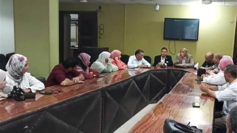 محافظ بني سويف يتابع جهود وحدة السكان في التواصل مع اللجان