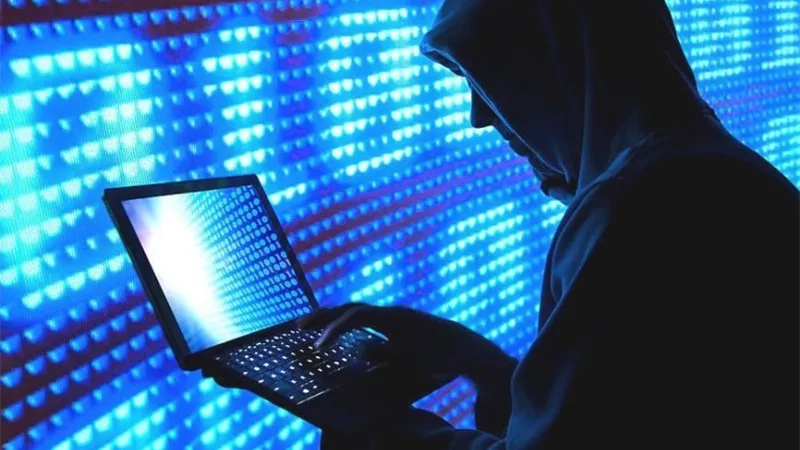 حملات تصيد و برامج ضارة..القراصنة استغلوا العطل التقني العالمى