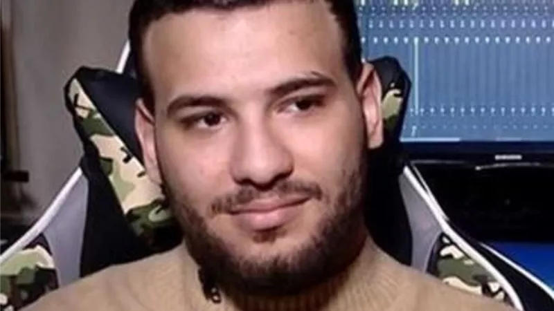 مسلم يطالب نقابة 
