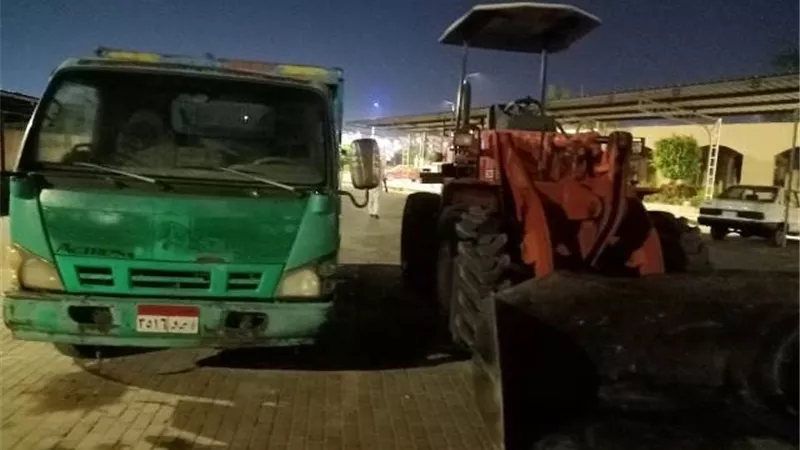 رضوان: جهاز بدر يتحفظ على 8 مركبات ويشن حملة ليلية بالمدينة.. صور