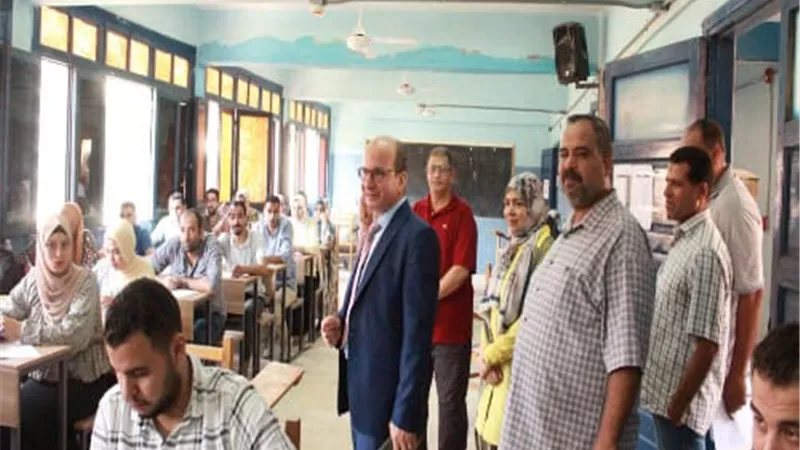الجزار يتفقد اختبارات نهاية العام للدراسة التخصصية بالمعهد الصحي ببنها