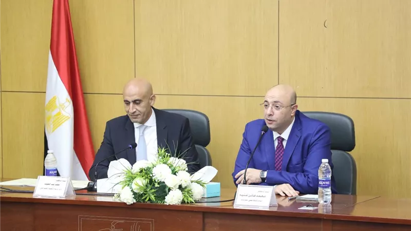 وزير التعليم يلتقى القيادات التعليميه فى بني سويف و الفيوم وأسيوط