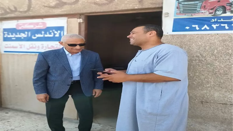 محافظ شمال سيناء يلتقي أهالي قرية بغداد بوسط سيناء