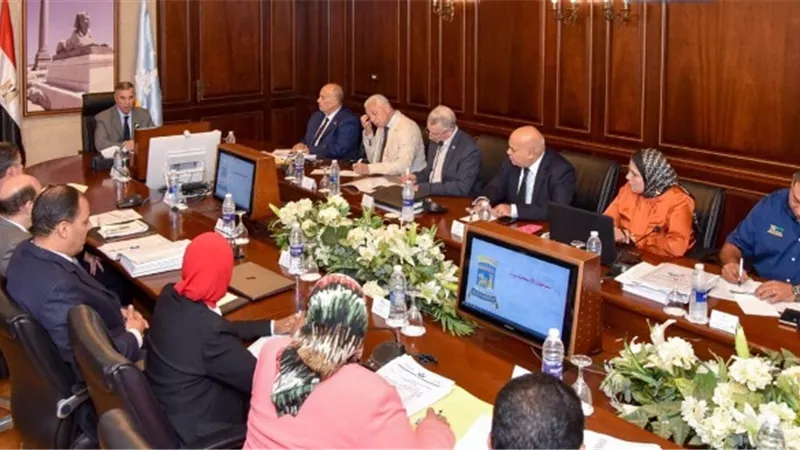 الفريق أحمد خالد: التوسع فى الغسيل الآلى لشوارع الإسكندرية