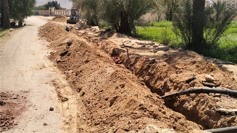 محافظ أسيوط يعلن البدء في أعمال مد كابلات الكهرباء بالكوم الأحمر