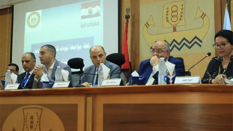 محافظ كفرالشيخ: يناقش سبل القضاء علي «السحابة السوداء»