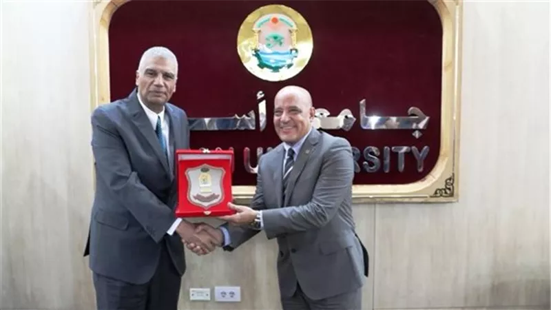 محافظ أسوان يشهد تكريم رئيس الجامعة .. ويؤكد على زيادة التعاون