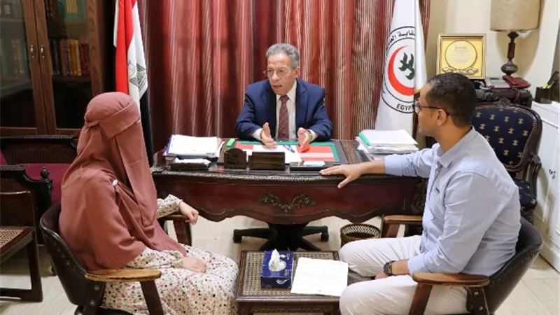 نقيب الأطباء يستقبل د. سمر أنور طبيبة سوهاج بمقر النقابة ويؤكد دعم النقابة الكامل