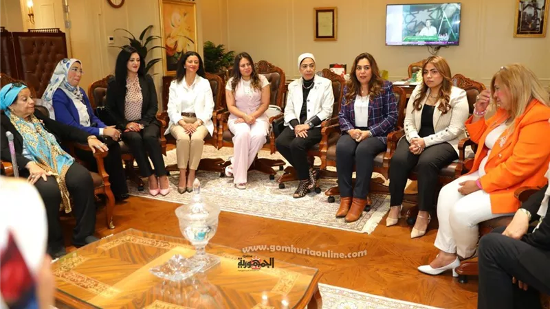 وزيرة التنمية المحلية تلتقي وفد المجلس القومي للمرأة بالجيزة..صور