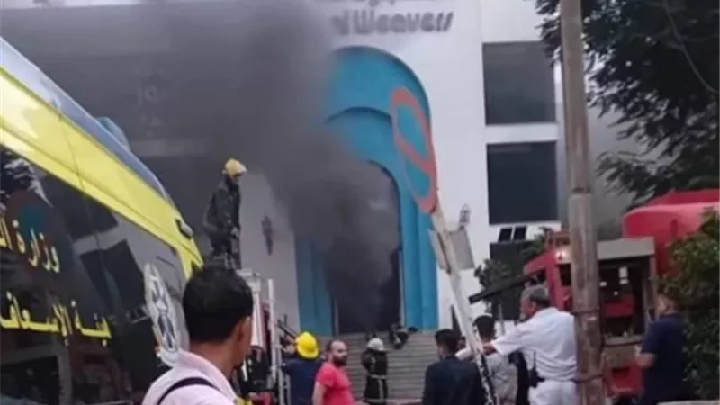 إندلاع حريق داخل معرض النساجون الشرقيون فى المعادى