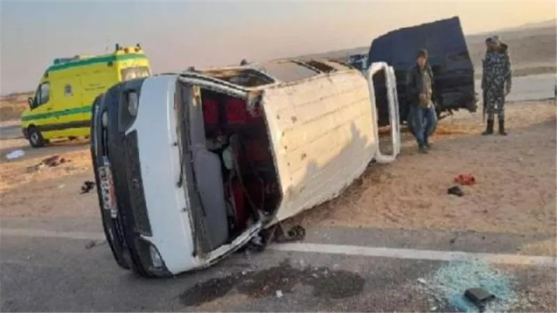 إصابة 7 إثر انقلاب ميكروباص بطريق الفيوم الصحراوى