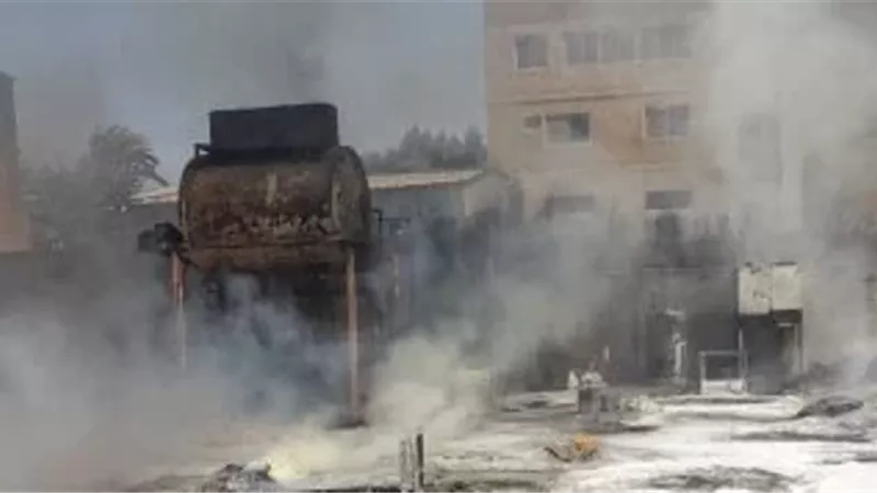 المعمل الجنائي بالجيزة يفحص حريق مصنع إسفنج بقرية القطا
