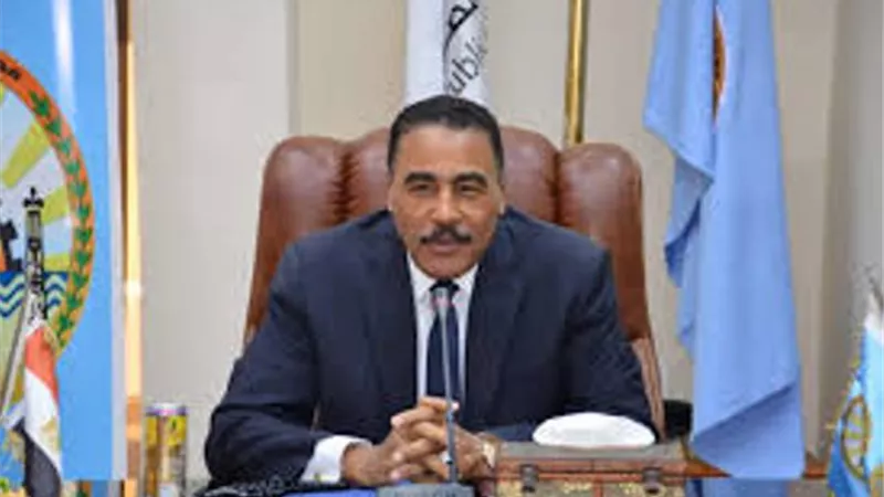 محافظ مطروح يهنئ الرئيس السيسى بالذكرى الـ 72 لثورة يوليو المجيدة