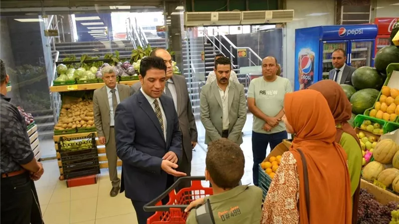 نائب محافظ سوهاج يقود حملة للرقابة على الأسواق وضبط الأسعار