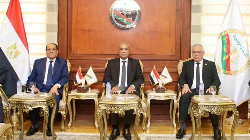 رئيس النيابة الإدارية يستقبل النائب العام ورئيس مجلس القضاء