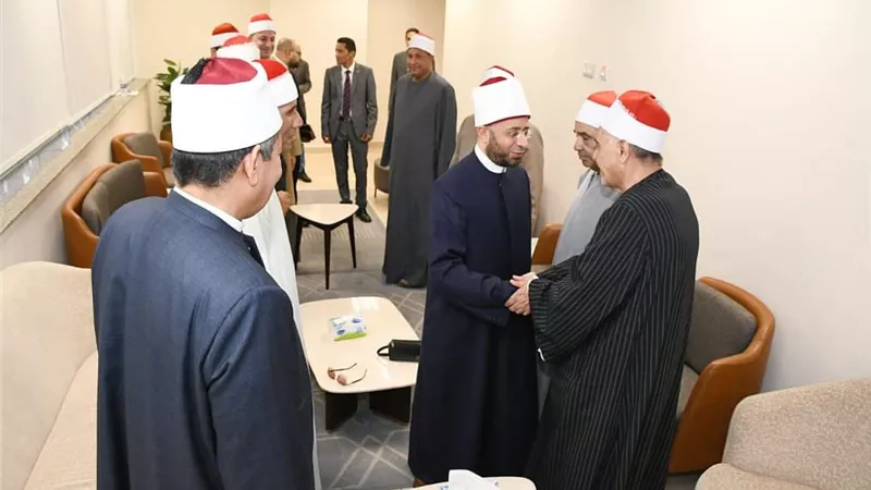 وزير الأوقاف يلتقي شيخ عموم المقارئ المصرية ونقيب السادة القراء