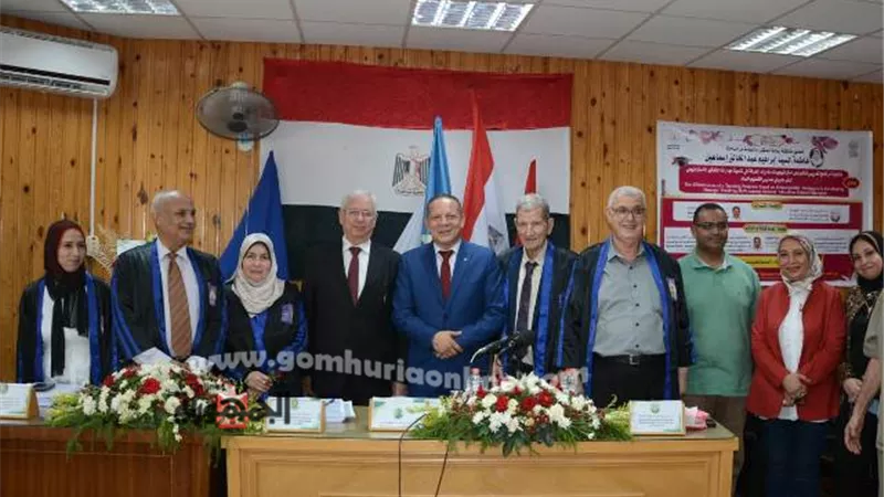 رئيس جامعة دمياط يشهد مناقشة رسالة دكتوراة