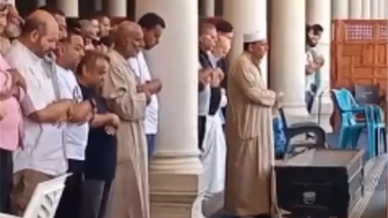 رضيع متوفى معه فى النعش .. أغرب موقف فى جنازة احمد فرحات