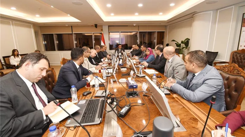الشربينى يشدد على وضع خطط احترافية لتسويق المشروعات بمواقيت محددة