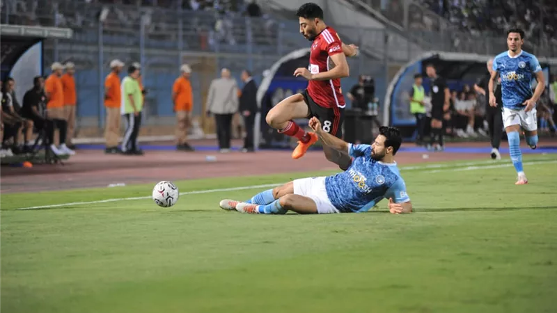 شاهد .. طرد خالد عبد الفتاح بعد تدخل قوى أمام زلاكا لاعب بيراميدز