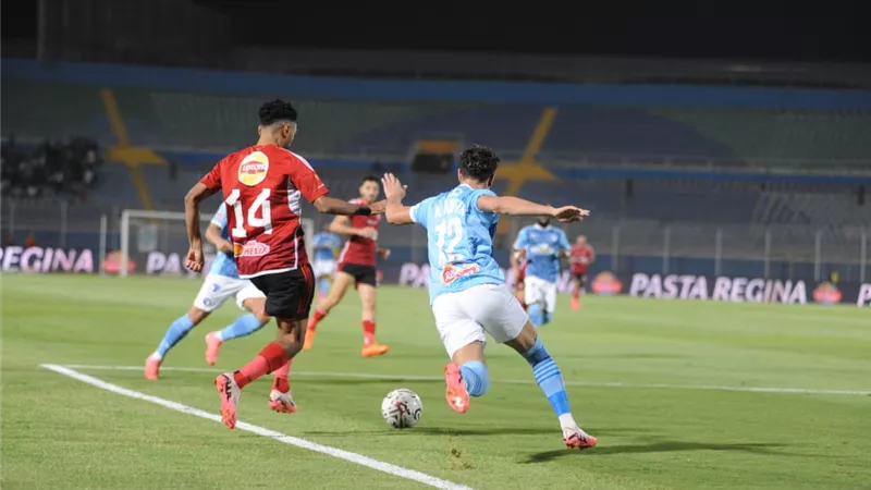 شاهد .. مصطفى فتحى يرفض مصافحة مدربه بعد تبديله أمام الأهلى