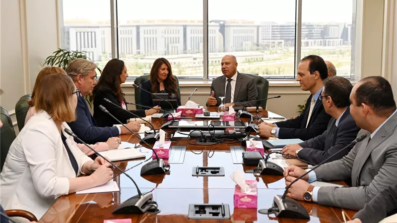 كامل الوزير يبحث فرص التعاون فى تصنيع وسائل النقل