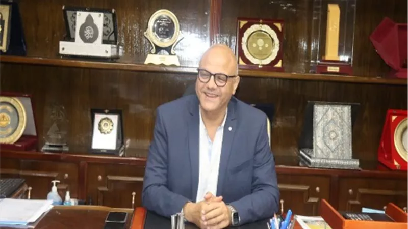 محافظ القليوبية يناقش آليات المشاركة في المبادرة الوطنية للمشروعات الخضراء والذكية