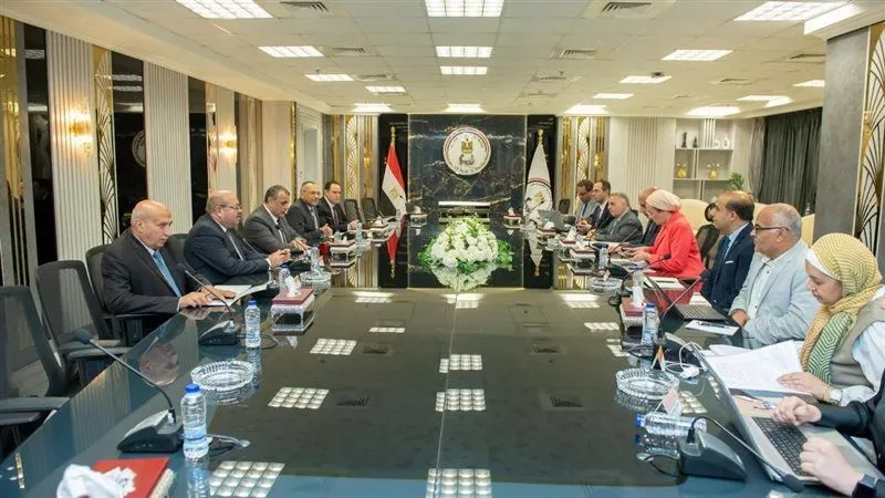 الإنتاج الحربي يلتقي وزيري البيئةوالكهرباء لمناقشةالتعاون المشترك