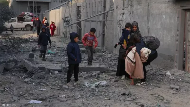 النيويورك تايمز : إسرائيل تخاطر بحرب شاملة مع حزب الله والهدنة في غزة قد تقلل من هذا التهديد