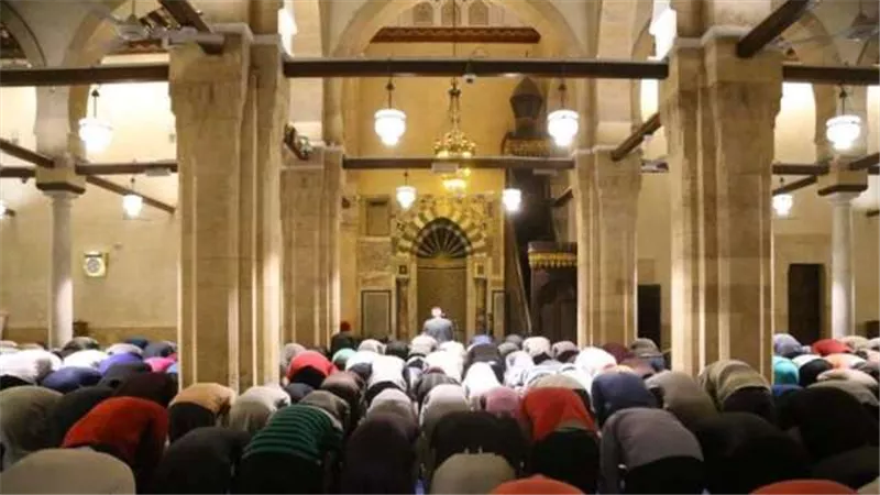 صلاة الجمعة..هل تسقط عن الضرير؟