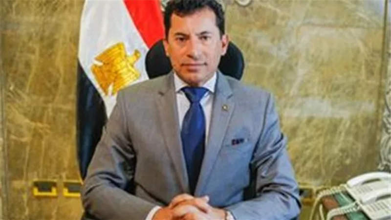 وزير الشباب يتواصل مع السفير الفرنسي لحل ازمة التاشيرات العالقة