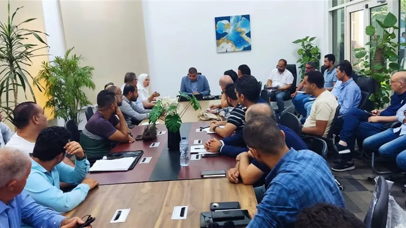 جهاز العاصمة الإدارية يحذر الشركات المسند لها صيانة الطرق من التباطؤ أو التقاعس