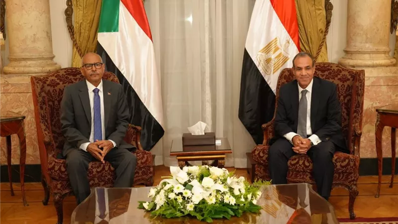 وزير الخارجية يستقبل وزير خارجية السودان ويعقد معه جلسة مباحثات ثنائية