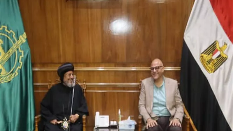 محافظ القليوبية يستقبل انبا شبرا الخيمة واسقف شبين القناطر